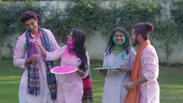 Indian men surprise their partners on Holi