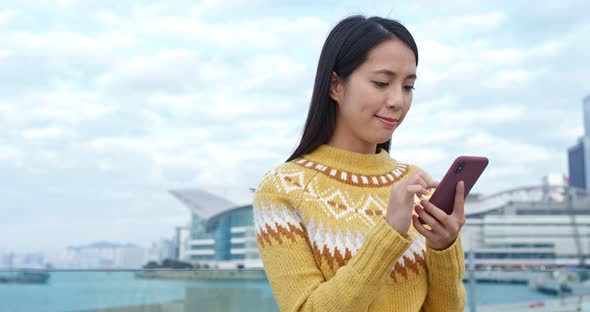 Woman use of cellphone in city