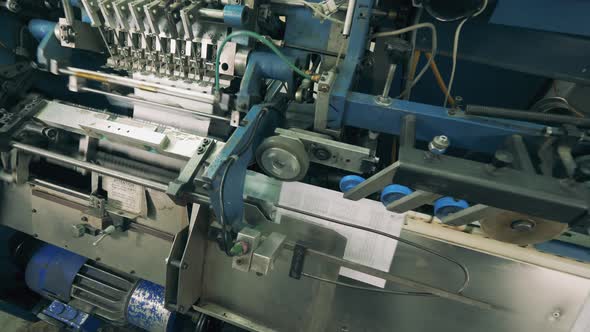 Conveyor Mechanism is Binding Printed Paper