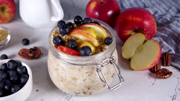 Apple pie overnight oatmeal