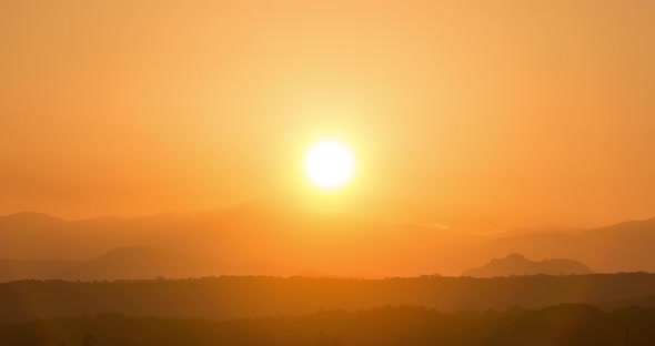 Sunset timelapse behind the mountains