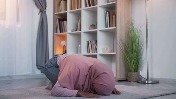 Allah Praying Ramadan Tradition Woman Bowing Home