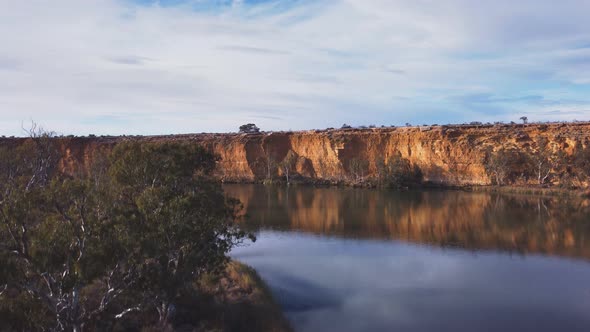 ascending aerial downstream view of big bend on the murray river