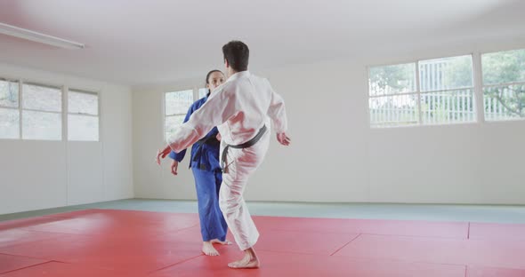 Judokas training by doing a randori on the judo mat