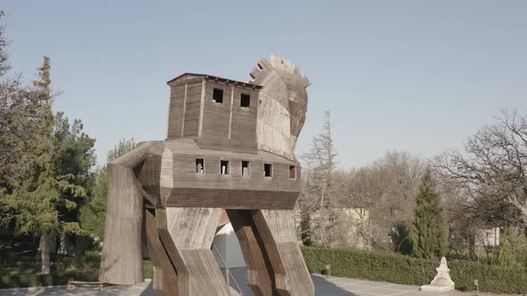 Trojan Horse, Huge Wooden Horse