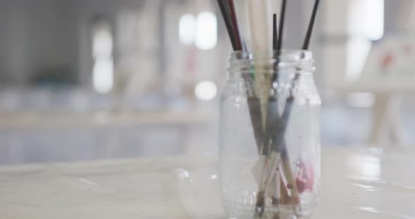 Video of school class with easels prepared for art lessons