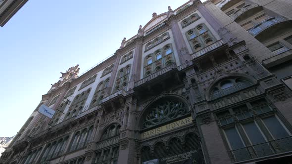 Low angle of the Parisi Udvar shopping center