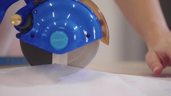 Cutting Fabric with an Automatic Circle Cutter