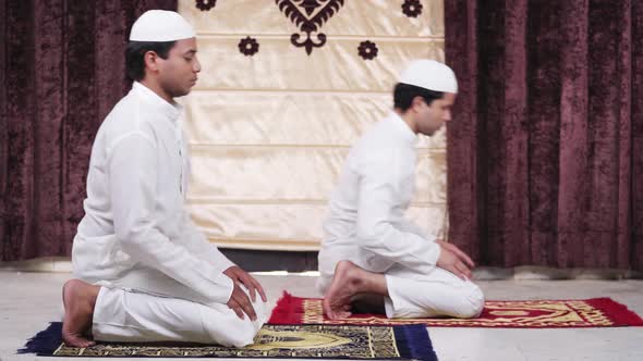 Muslim pray