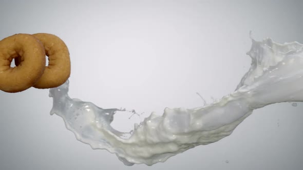 Milk and doughnut in the air, Slow Motion alt