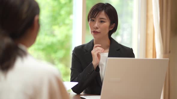 A female employee who guides the property