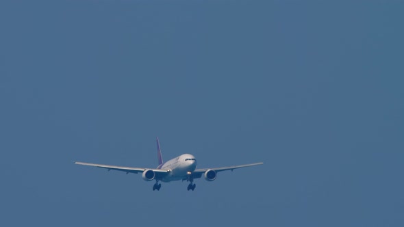 Wide Body Airliner Approaching Before Landing