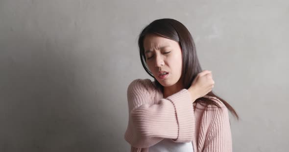 Woman suffer from shoulder pain