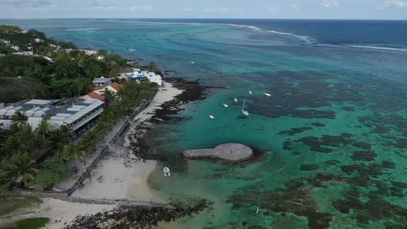 Video of Resorts and Paradise Beaches of the Region on the Tropical Island of Mauritius