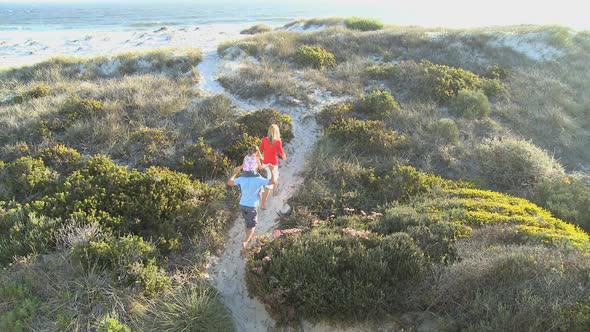 LS Tracking Left OF A FAMILY WALKING TO THE BEACH