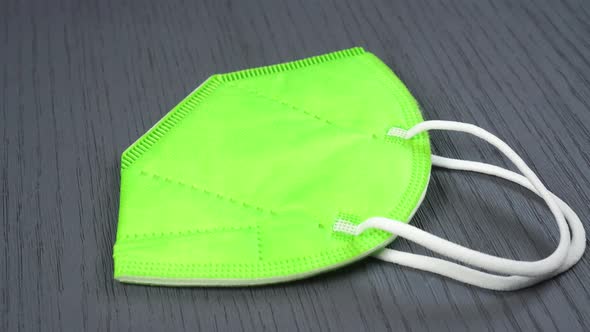 Green bright medical protective respirator mask 