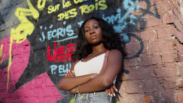 Pretty Black Girl On Background Of Wall With Graffiti. On The Crown Of The Kings I Write Your Name