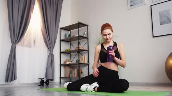 Workout Refreshing Sport Diet Woman Drinking Water