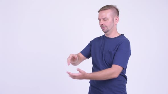 Portrait of Happy Blonde Man Snapping Fingers and Showing Something