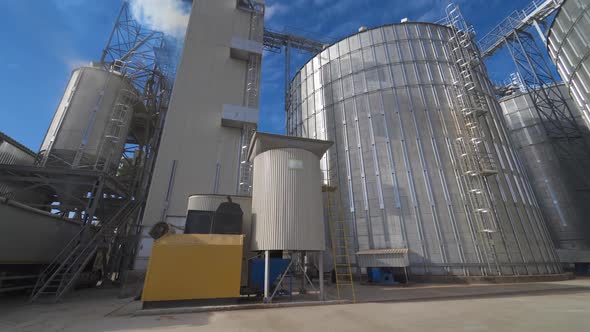 Grain elevator for storing wheat and other cereal grains. Agricultural Silos.