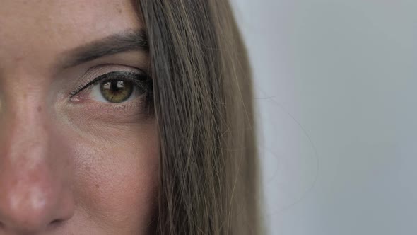 Macro: Brunet Woman's Green Eye Close-up Feeling 