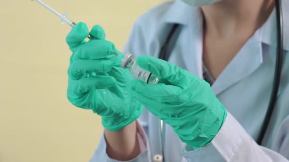 Skillful Doctor Prepare Vaccine Proficiently Before Injection