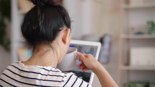 Handheld video of woman looking for a language course