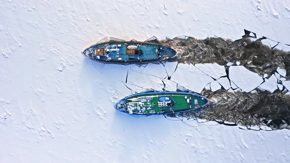 Icebreakers on Vistula river crushes the ice, 2020-02-18, Poland