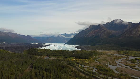 Brooks Range tundra forests with multibranch streams formed from melted ice and snow in Alaska durin