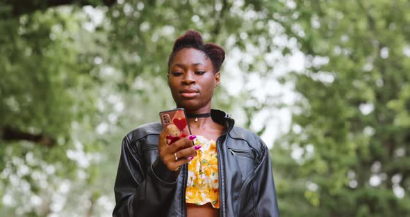 Woman Using Smartphone alt