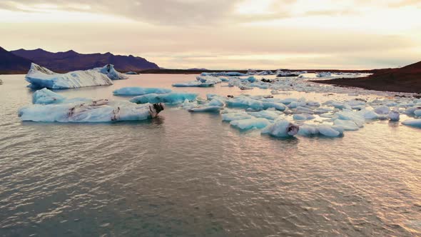 Sunrise at Jökulsárlón Glacier Lagoon in Iceland