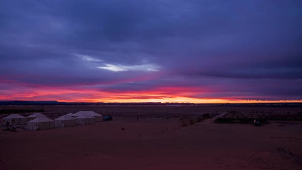 Timelapse Views of the Sunrise in the Sahara Desert Under the Night Sky