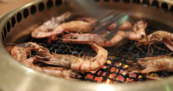 Grill Shrimp on Metal Net