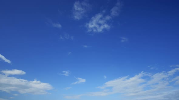 Vibrant blue sky with cloud on a cloudy day time lapse.