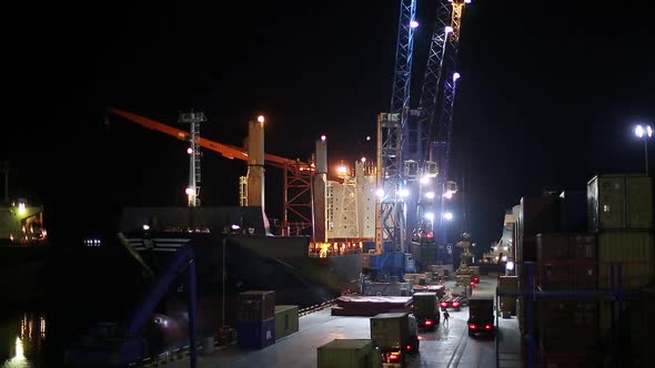 Night operation traffic in the port