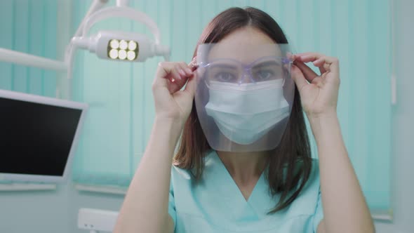 The Female Doctor Puts on a Mask