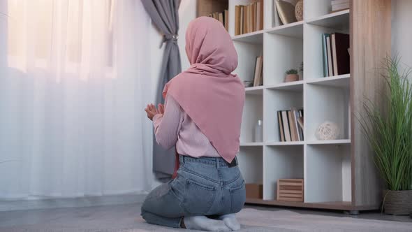 Islamic Prayer Muslim Faith Ramadan Woman Home