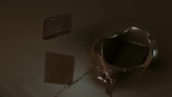 Chocolate in chocolate sauce, Slow Motion