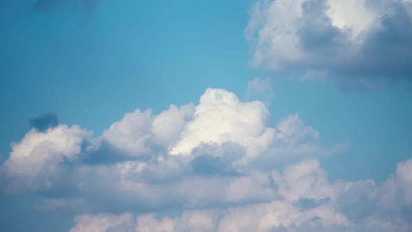Timelapse of fluffy clouds alt