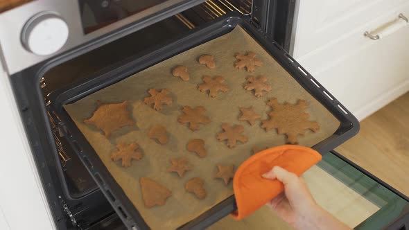 Baking Christmas gingerbread in the oven