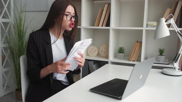 Scolding Boss Outraged Woman Online Communication