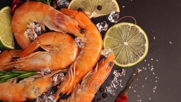 Prawns in Ice Rotate on Tray