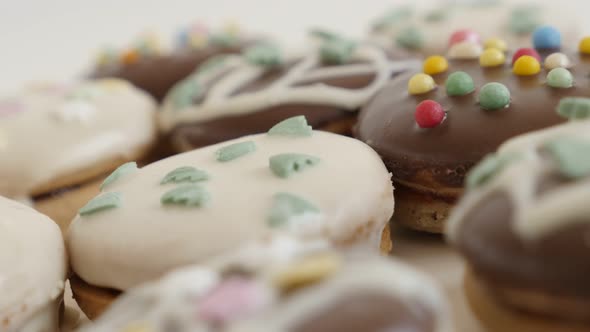 Close-up of teacakes stuffed with marmalade on pile  4K 2160p 30fps UltraHD footage - Panning over t