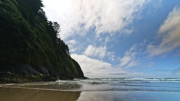 Relaxing beach view on Hobbit Beach in Oregon with waves rolling in