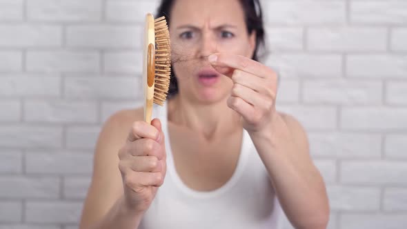 Woman problem with hair loss.