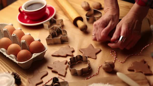 Baking Christmas Gingerbread Cookies 2