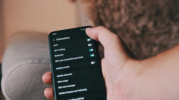 Turning On and Off WiFi On a Smartphone Screen