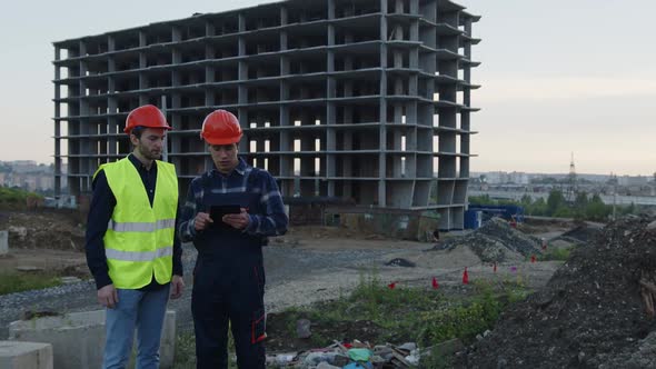 Builders Talk About Their Work Together