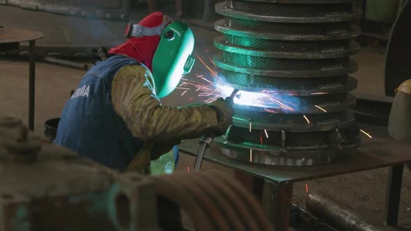 welding worker in metal industry