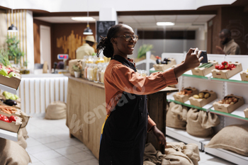 Market owner promoting organic products